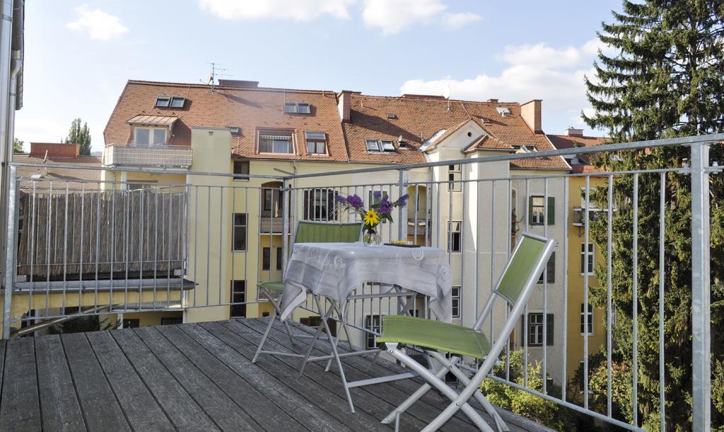 Apartment Mit Grossem Balkon Грац Екстер'єр фото
